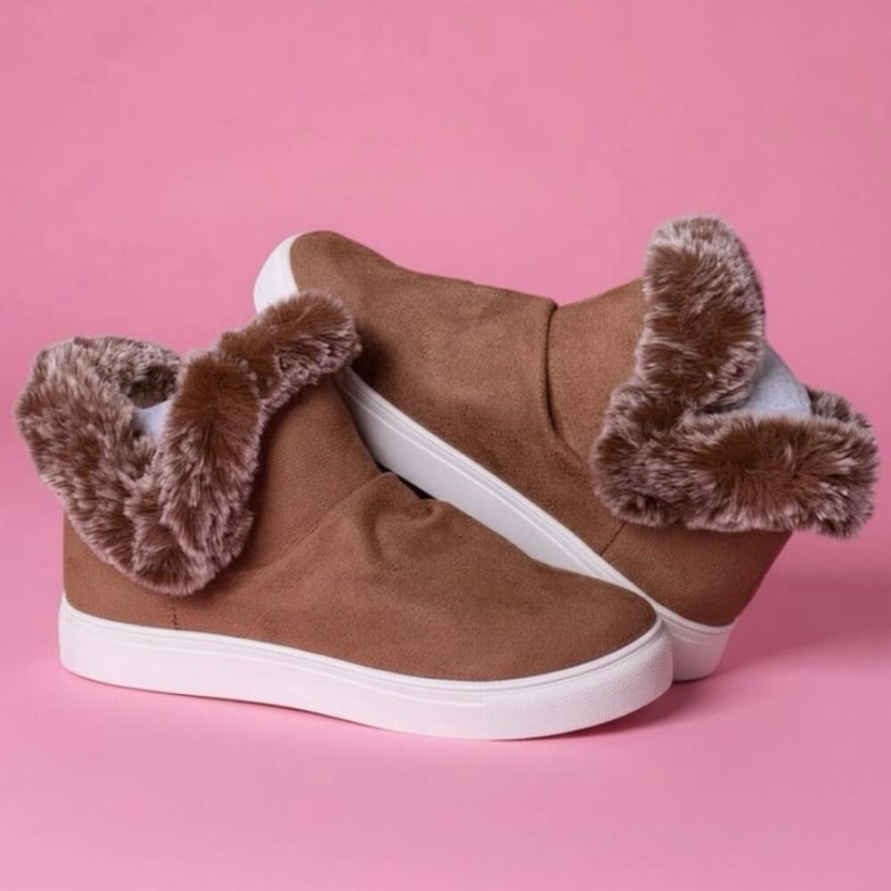 NEW‎ Tan Faux Fur Slip On Winter Sneakers Women’s 9.5 Cozy Warm Soft Casual